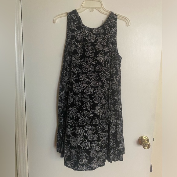 Black and White Old Navy dress - Picture 1 of 3